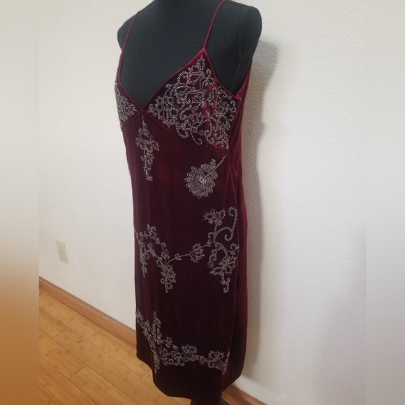 ROMEO+JULIET BURGUNDY VELVET DRESS - Picture 3 of 8